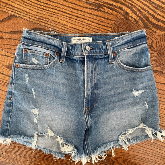 Abercrombie and Fitch Jean Shorts Sz 27/4 - Picture 1 of 3